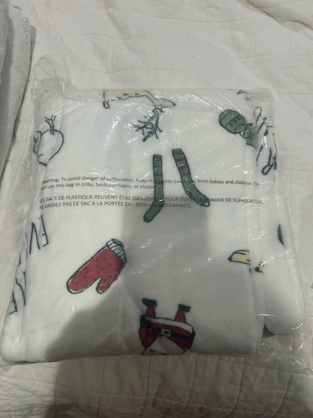 NWT Rae Dunn White 'Merry Everything' Holiday Throw with Festive Designs